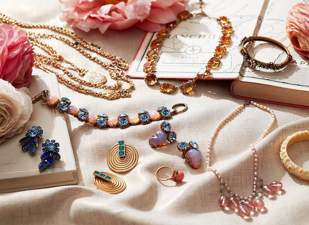 How To Navigate The Intriguing World Of Antique Jewelry